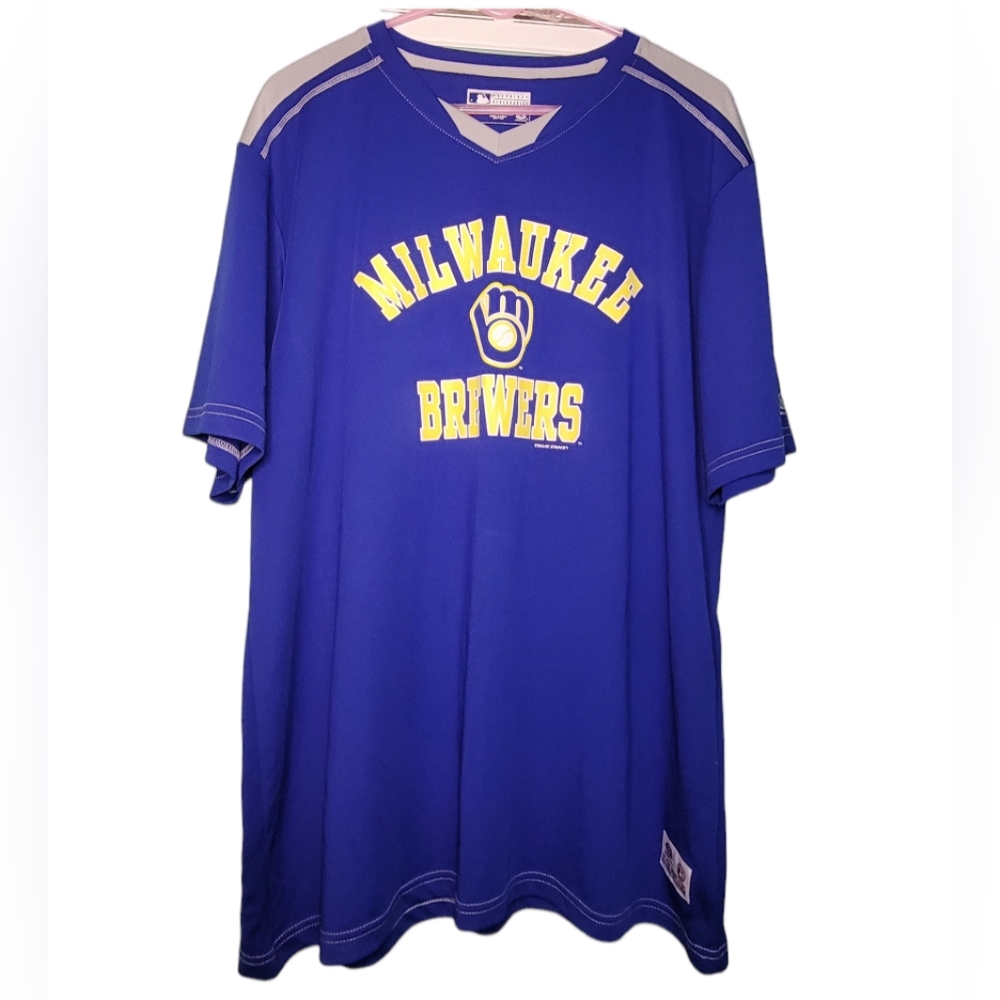 Milwaukee Brewers Tshirt  By TRUE FAN. SIZE 2XL. MLB official mercandise.